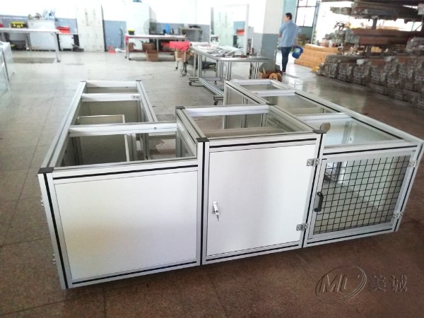 一個合格的鋁型材加工廠家需要哪些先進(jìn)的設(shè)備？