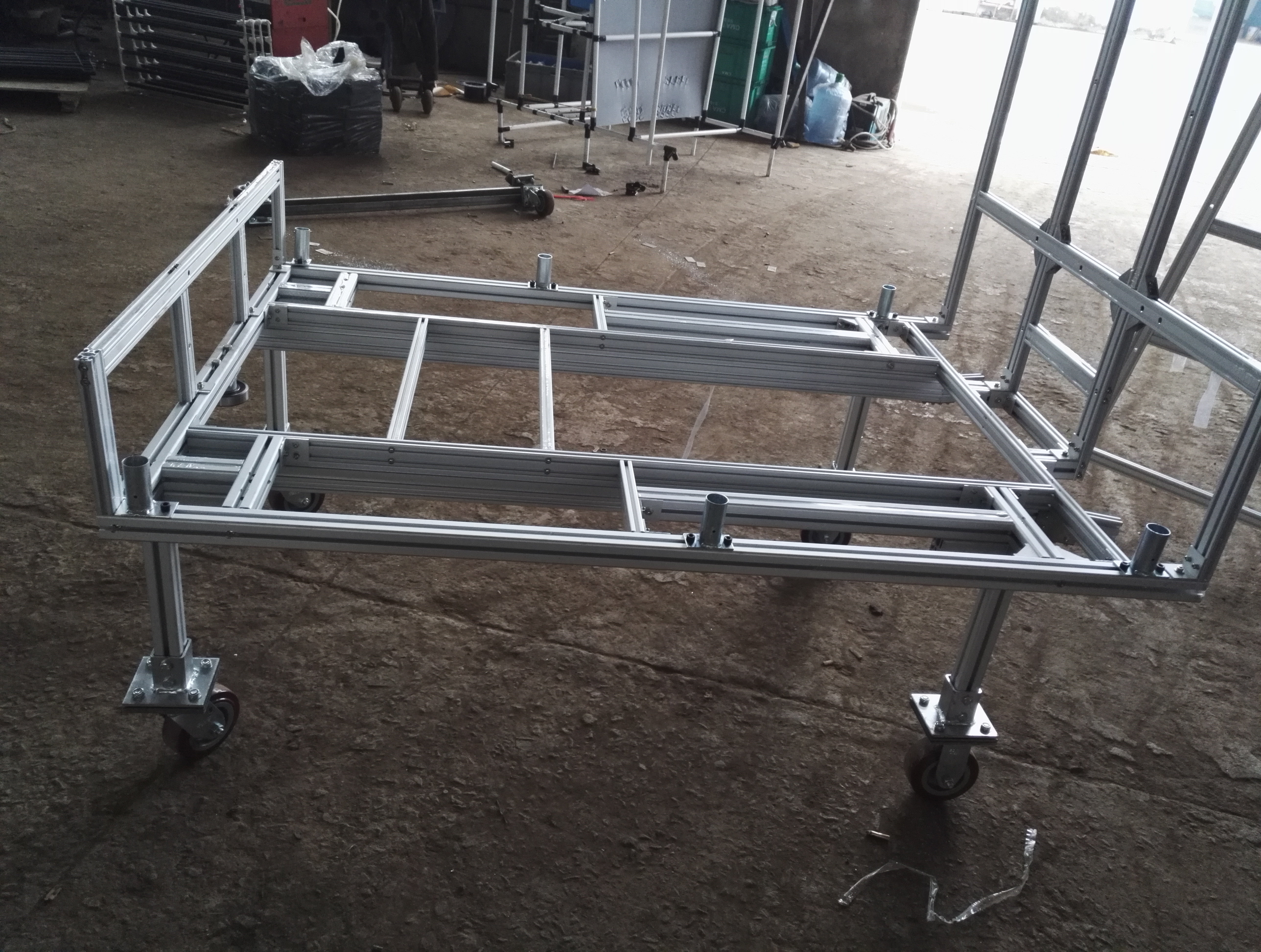 常州鋁制品加工廠，制作產(chǎn)品種類包括各式框架