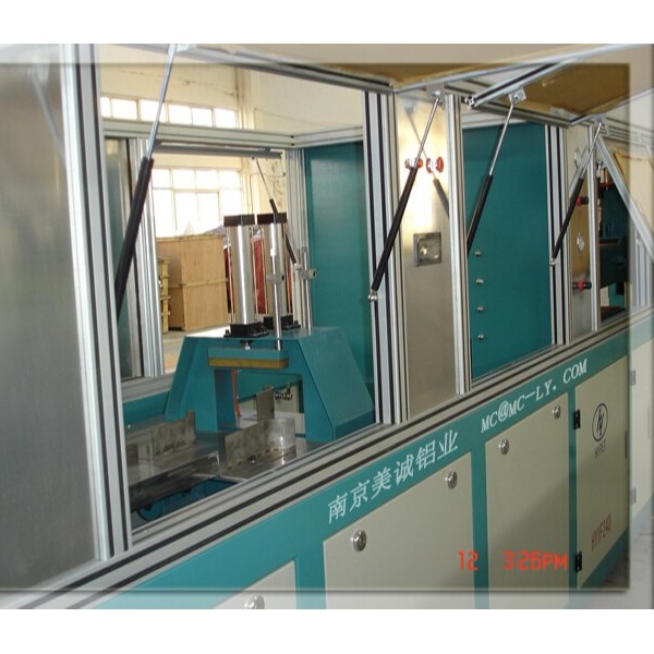 鋁型材設(shè)備防護(hù)罩要注意哪些事項呢？