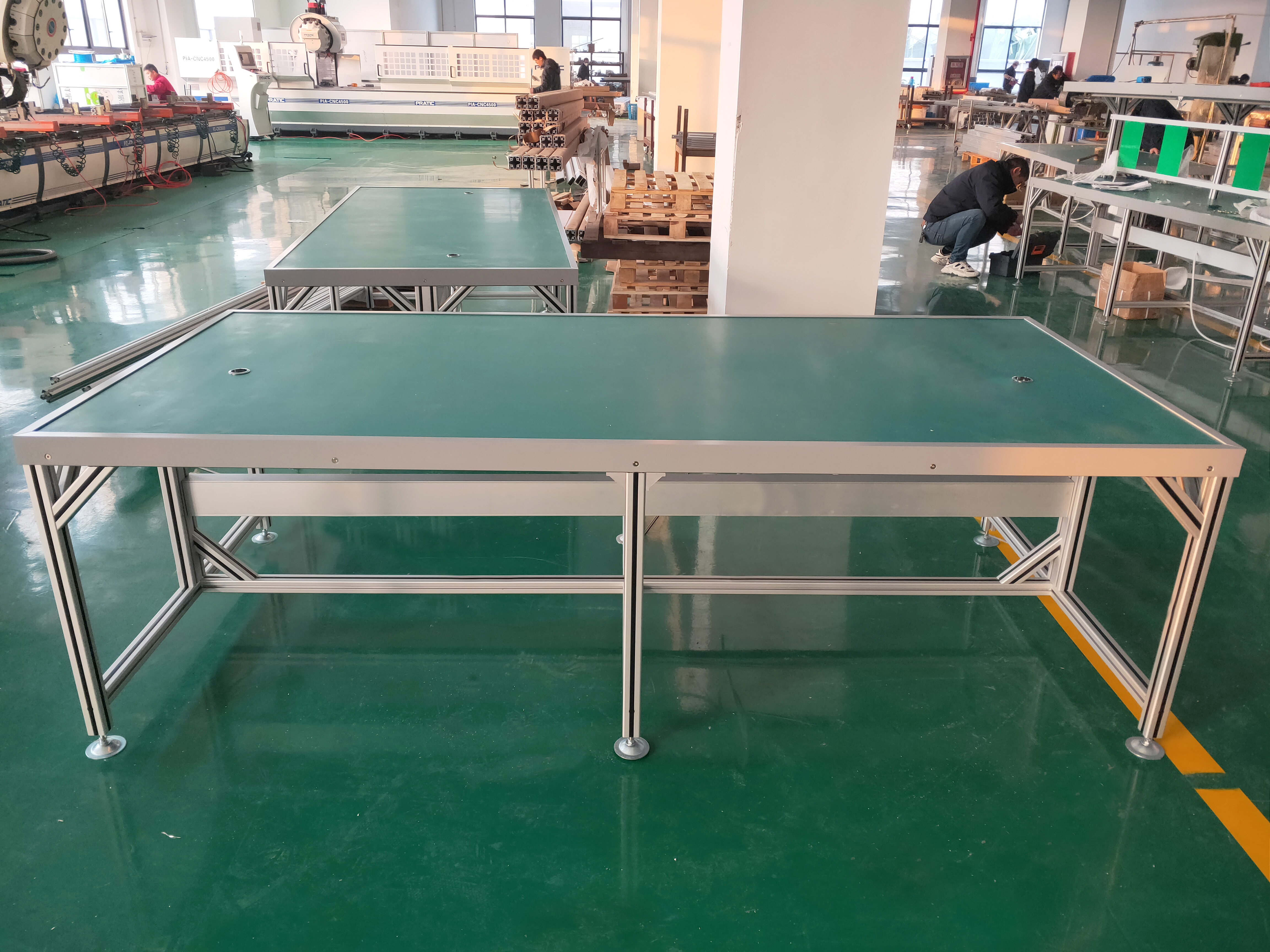 在南京當(dāng)?shù)?，有多少種類的防靜電工作臺？