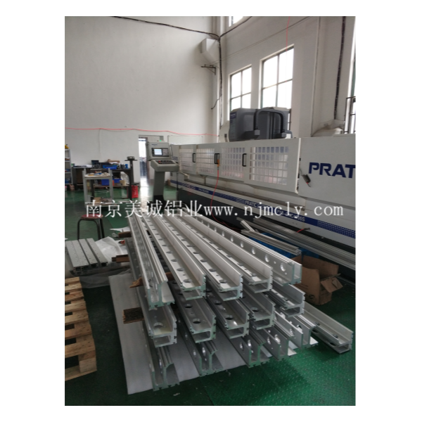 鋁型材怎么組裝成框架的？