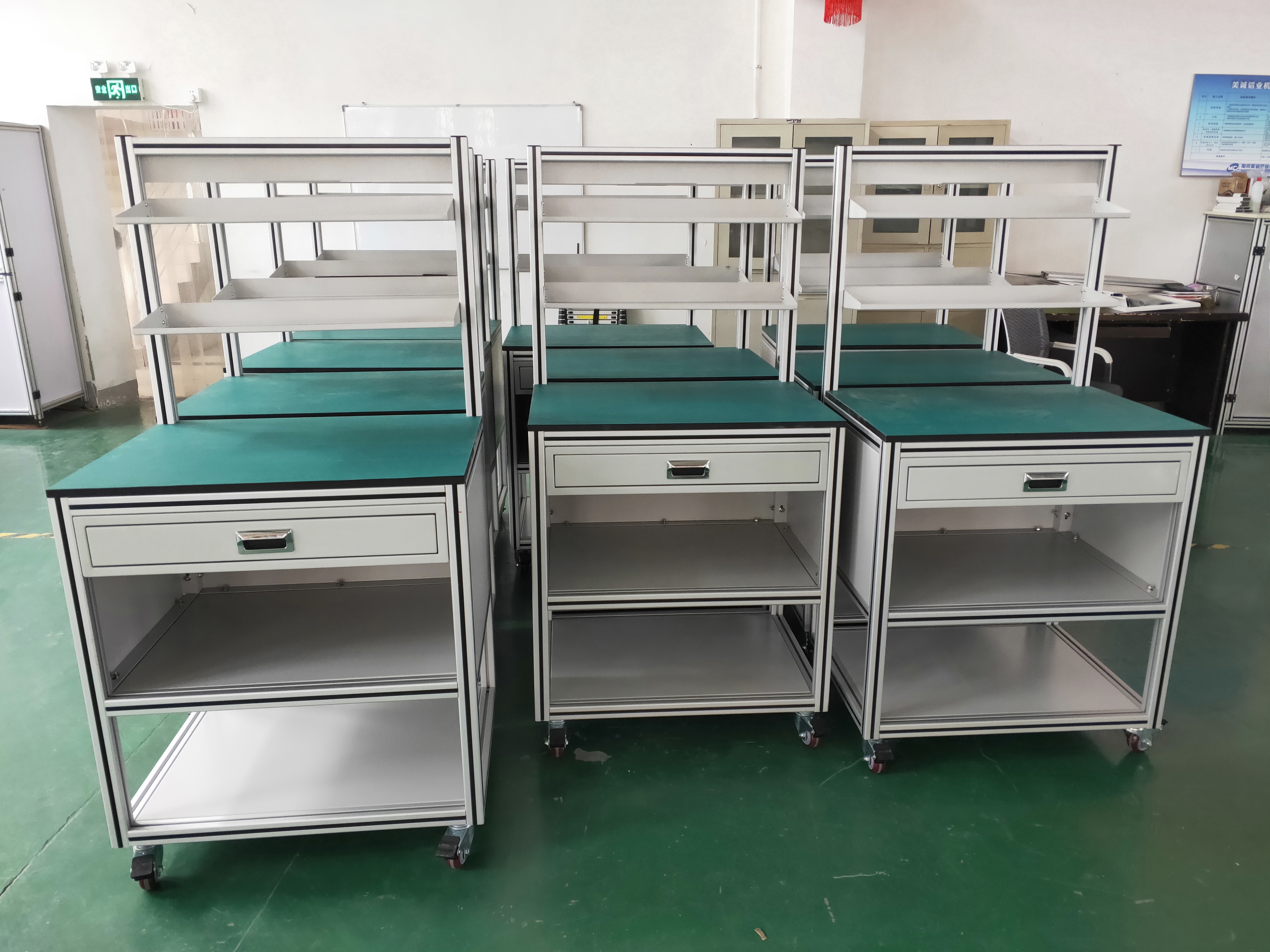 有多少?gòu)S家可以制作出防靜電操作臺(tái)？